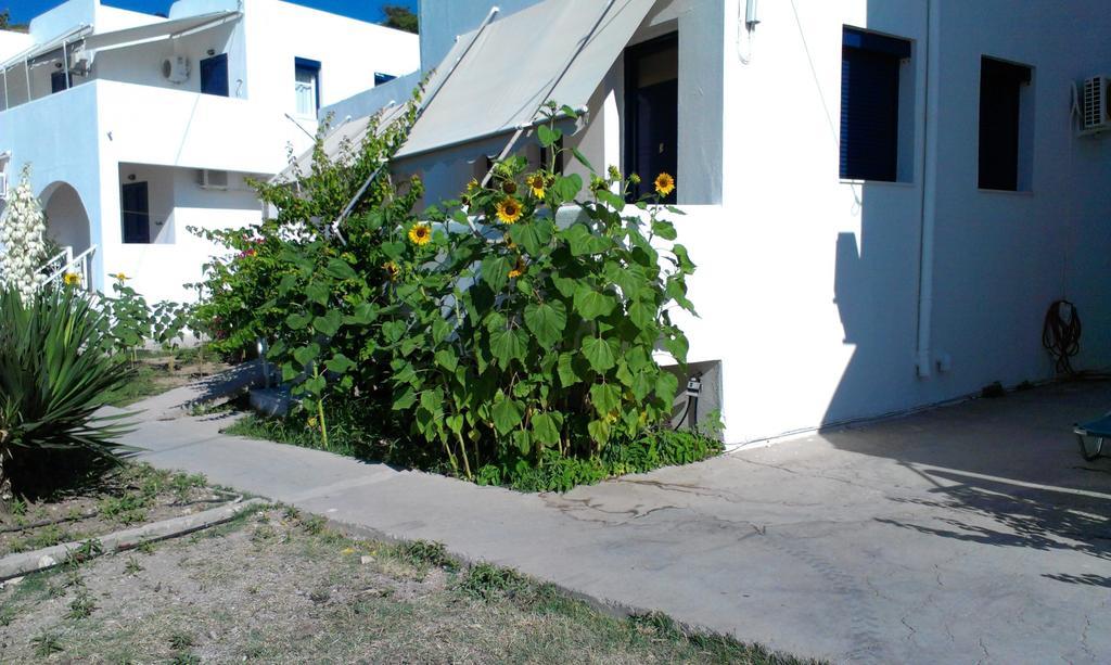 Iro Apartments Paralia Agias Foteinis Bagian luar foto
