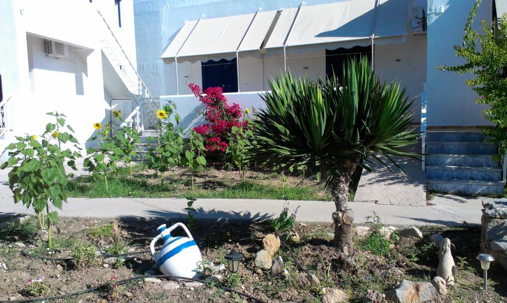 Iro Apartments Paralia Agias Foteinis Bagian luar foto