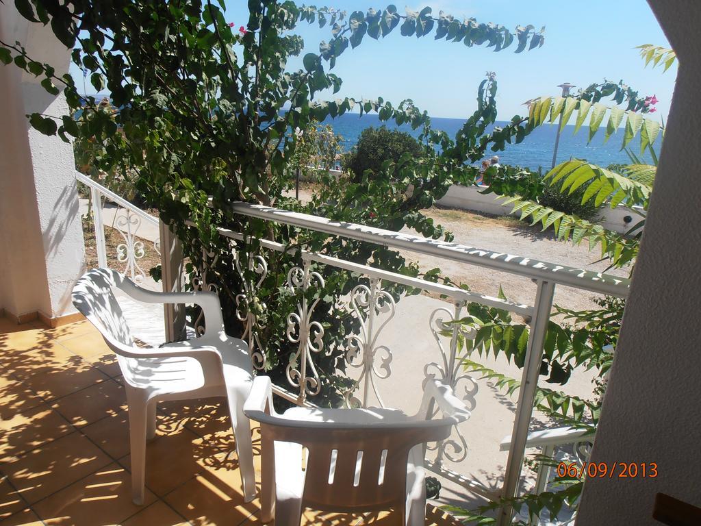 Iro Apartments Paralia Agias Foteinis Bagian luar foto
