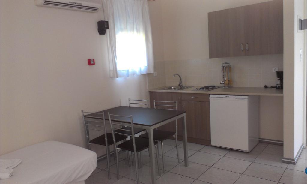 Iro Apartments Paralia Agias Foteinis Ruang foto