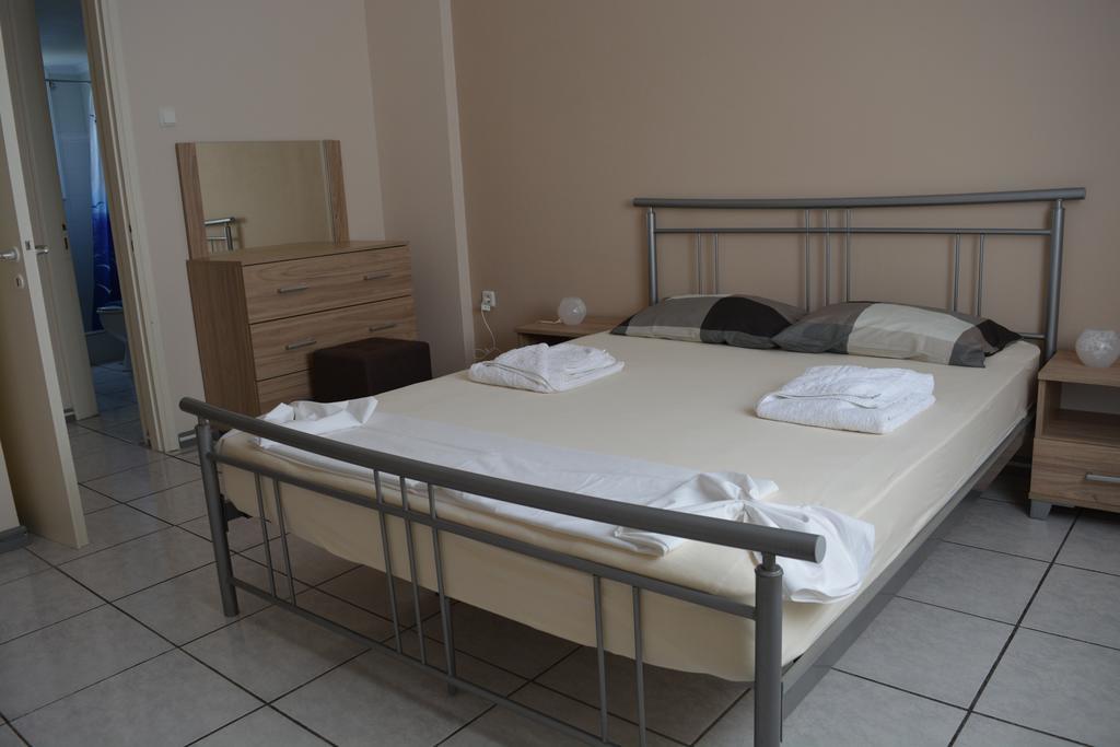 Iro Apartments Paralia Agias Foteinis Bagian luar foto